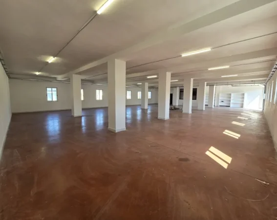 Durres, jepet me qera magazine , 800 m² 2.500 € (Shkozet, Durrës)