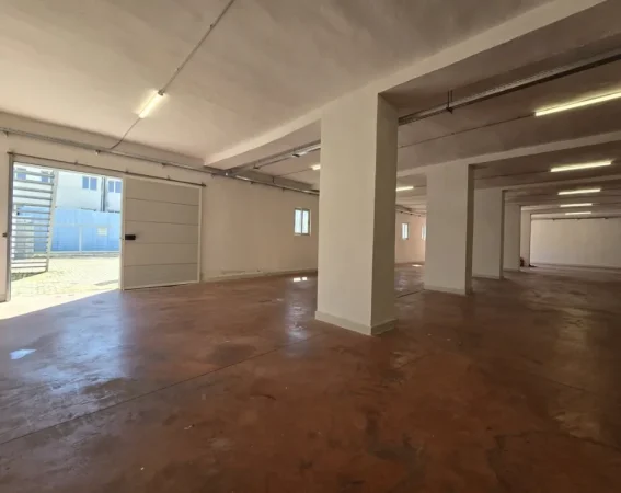 Durres, jepet me qera magazine , 800 m² 2.500 € (Shkozet, Durrës)