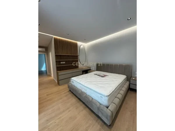 Tirane, jepet me qera Vile 2 Katshe Kati 3, 360 m² 4.500 € (Green Valley)