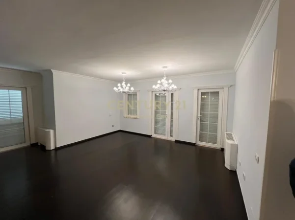 Tirane, jepet me qera Vile 3 Katshe Kati 3, 335 m² 3.800 € (Garden Villas)