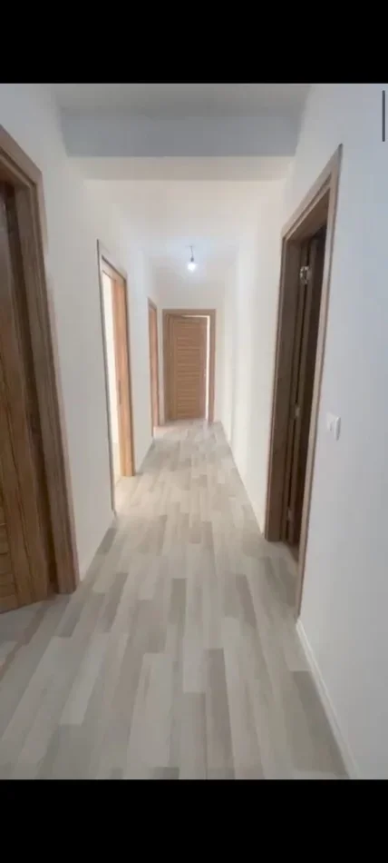 Tirane, shitet apartament 3+1 Kati 2, 135 m² 162.000 € (Rruga 5 Maji)