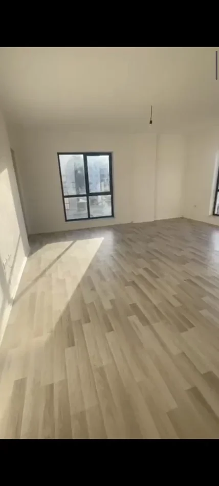 Tirane, shitet apartament 3+1 Kati 2, 135 m² 162.000 € (Rruga 5 Maji)