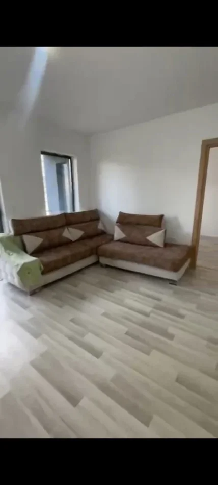 Tirane, jepet me qera apartament 1+1 Kati 2, 50 m² 350 € (Rruga 5 Maji)