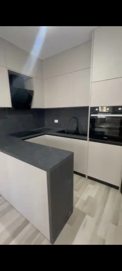 Tirane, jepet me qera apartament 1+1 Kati 2, 50 m² 350 € (Rruga 5 Maji)