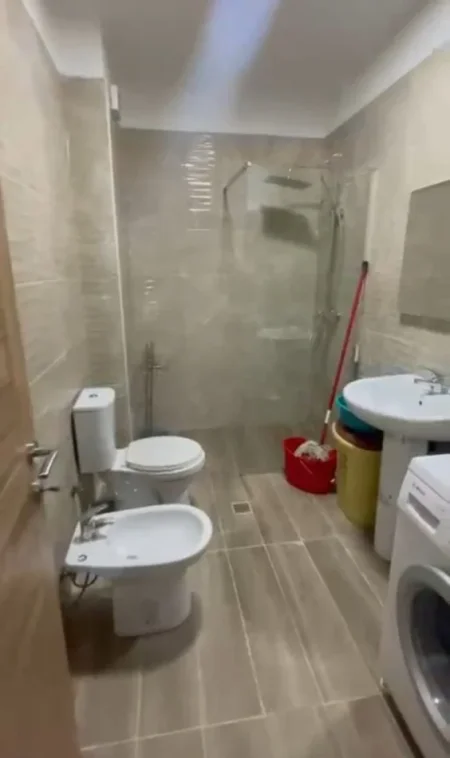Tirane, jepet me qera apartament 1+1 Kati 2, 50 m² 350 € (Rruga 5 Maji)