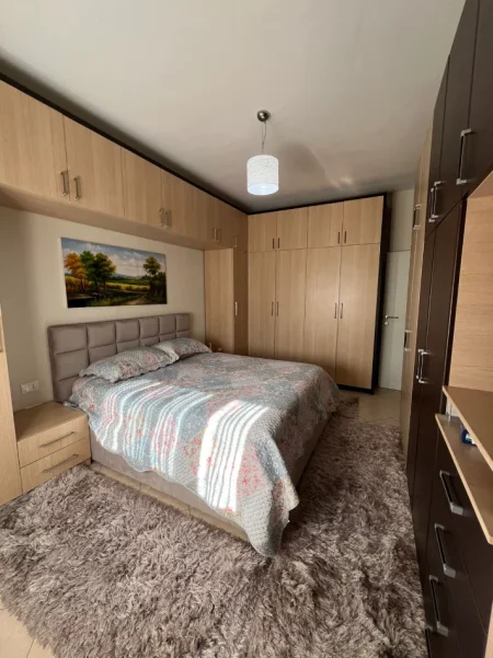 Tirane, jepet me qera apartament 2+1 , 80 m² 650 € (Rruga Irfan Tomin)