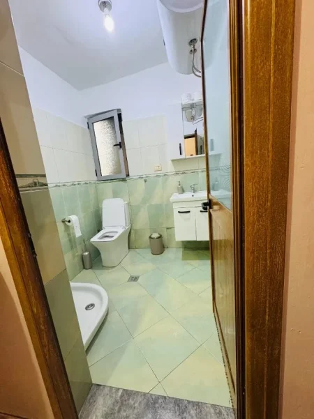 Tirane, jepet me qera apartament 1+1+Ballkon , 500 € 