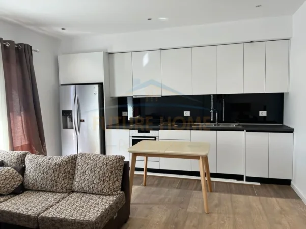 Tirane, jepet me qera apartament 2+1+Ballkon Kati 0, 141 m² 500 € (Rruga 5 Maji)