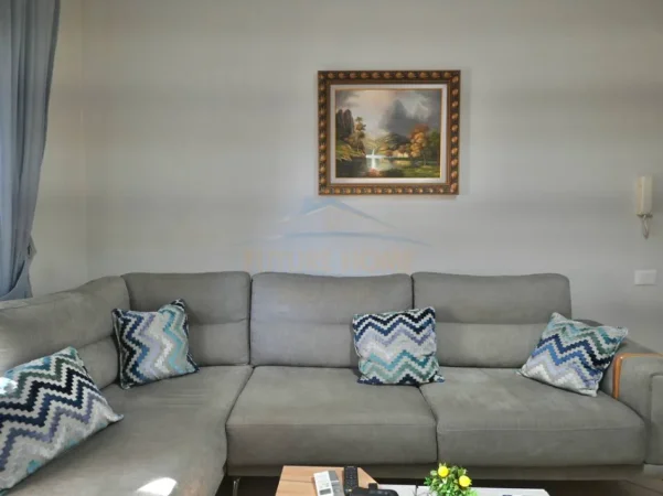 Tirane, jepet me qera apartament 2+1+Ballkon Kati 5, 74 m² 650 € (Rruga Irfan Tomini)