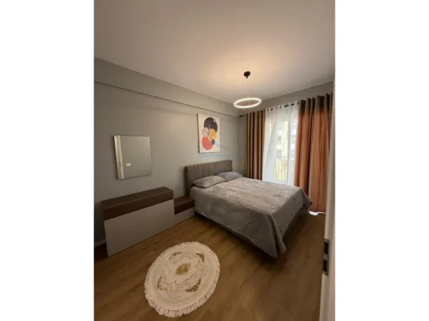 Tirane, jepet me qera apartament 1+1+Ballkon Kati 3, 53 m² 450 € (Fresku)
