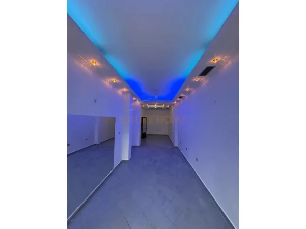 Tirane, jepet me qera ambjent biznesi Kati 0, 40 m² 500 € (Rruga 5 Maji)