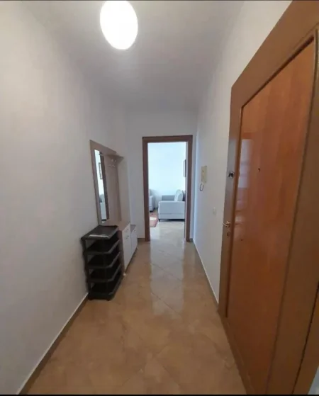 Tirane, jepet me qera apartament 1+1 Kati 3, 70 m² 550 € (Medreseja)