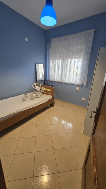 Durres, jepet me qera nga Pronari, pa-komision apartament 2+1 Kati 2, 75 m² 400 € (lagja numer 9 rruga Isuf Ferra)