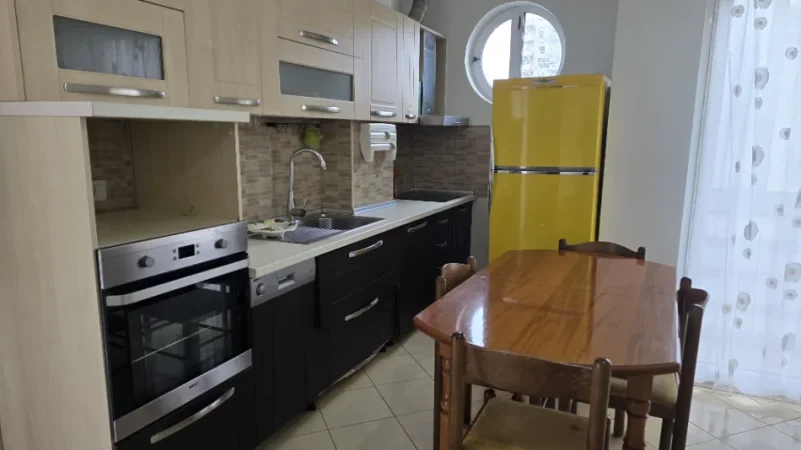 Durres, jepet me qera nga Pronari, pa-komision apartament 2+1 Kati 2, 75 m² 400 € (lagja numer 9 rruga Isuf Ferra)
