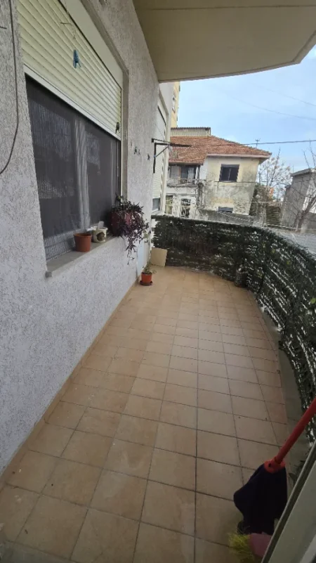 Durres, jepet me qera nga Pronari, pa-komision apartament 2+1 Kati 2, 75 m² 400 € (lagja numer 9 rruga Isuf Ferra)