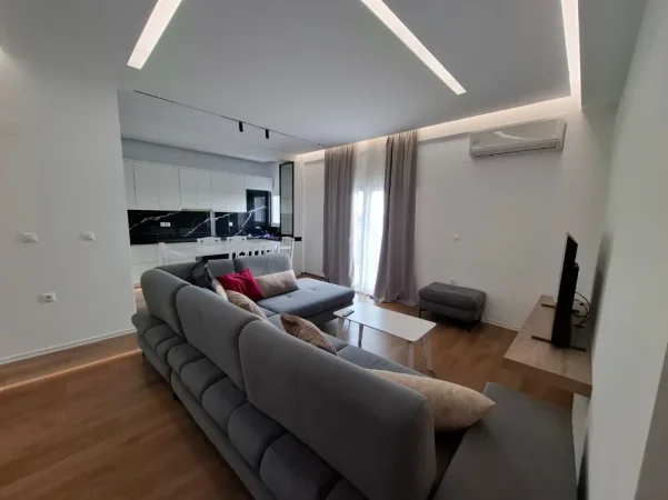 Tirane, jepet me qera Vile 3+1+Ballkon Kati 2, 120 m² 550 € (koder babrru)