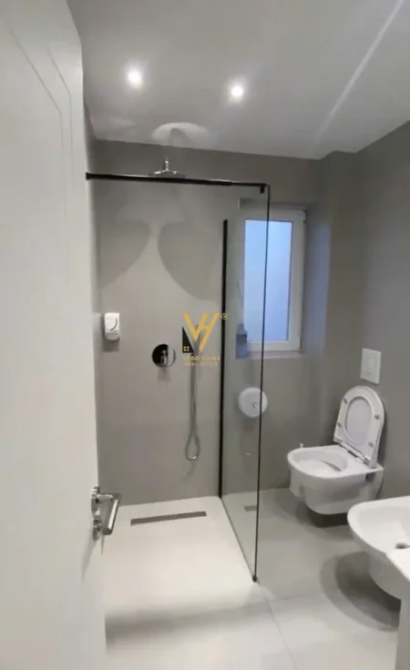 Tirane, jepet me qera apartament 1+1+Ballkon Kati 3, 54 m² 570 € (MINISTRIA E DREJTESISE)
