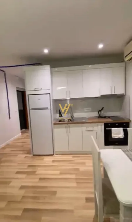 Tirane, jepet me qera apartament 1+1+Ballkon Kati 3, 54 m² 570 € (MINISTRIA E DREJTESISE)