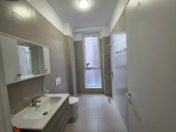 Tirane, jepet me qera apartament 2+1 Kati 1, 122 m² 950 € (STACIONI TRENIT)