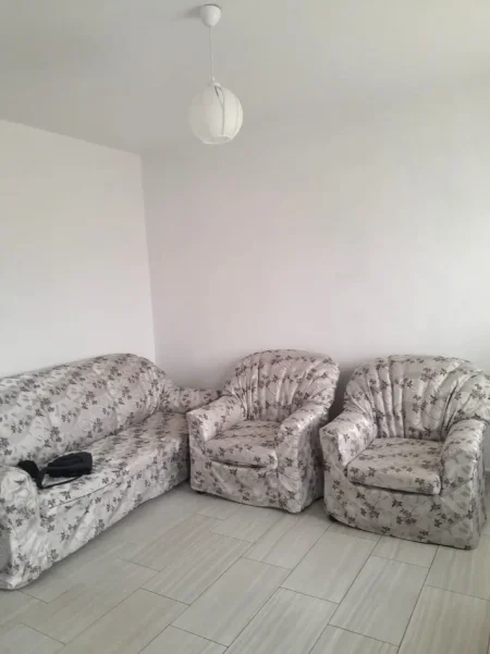 🏡 Jepet me Qera Apartament 1+1 Buzë Unazës, tek  Rruga Bardhyl,  400 Euro