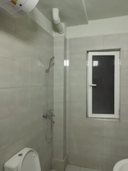 🏡 Jepet me Qera Apartament 1+1 Buzë Unazës, tek  Rruga Bardhyl,  400 Euro