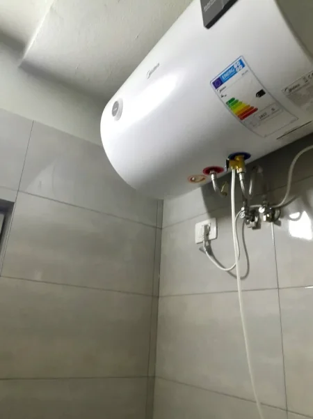 🏡 Jepet me Qera Apartament 1+1 Buzë Unazës, tek  Rruga Bardhyl,  400 Euro