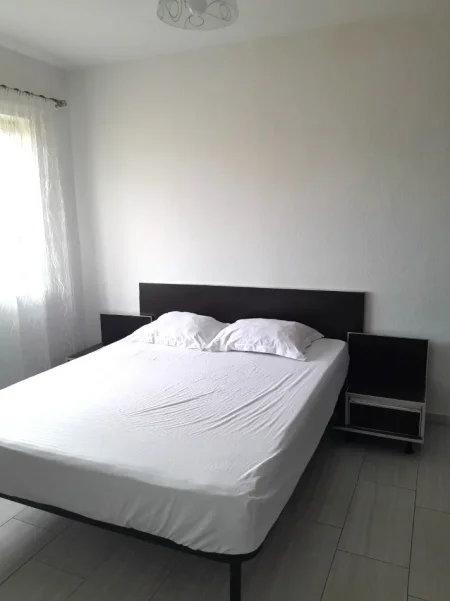 🏡 Jepet me Qera Apartament 1+1 Buzë Unazës, tek  Rruga Bardhyl,  400 Euro
