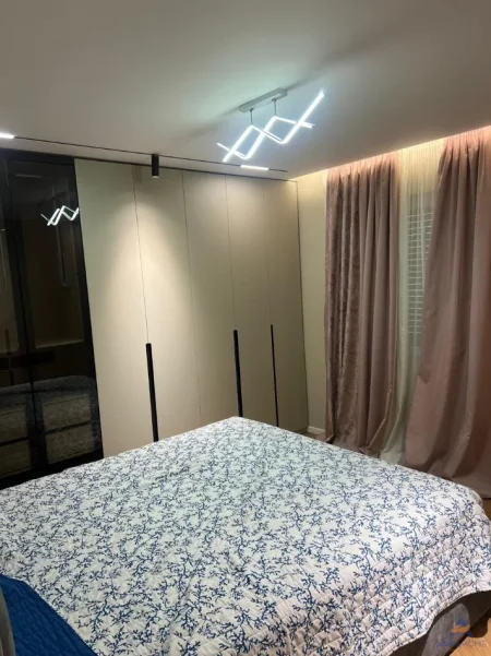 Tirane, jepet me qera apartament 1+1+Ballkon Kati 1, 80 m² 683 € 