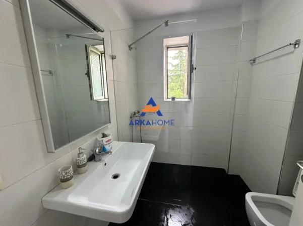 Tirane, jepet me qera apartament 1+1 Kati 2, 65 m² 651 € 