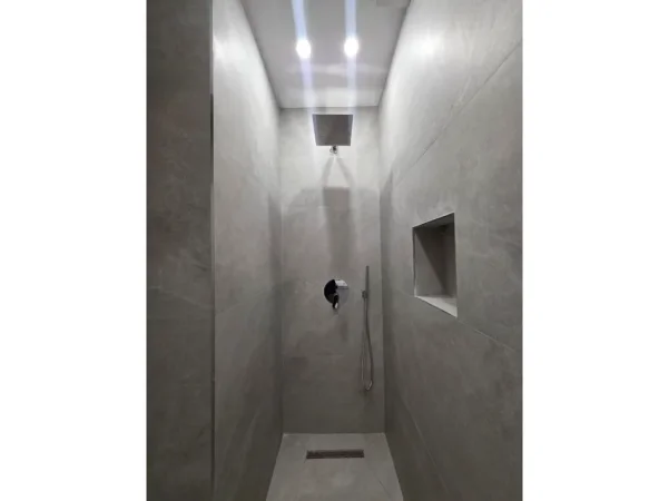 Tirane, shitet apartament 1+1+Ballkon Kati 3, 44 m² 129.000 € (Komuna e Parisit)