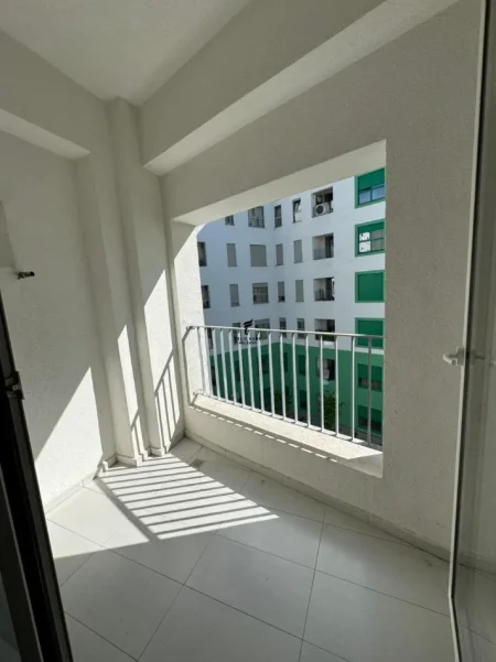Tirane, jepet me qera zyre Kati 7, 65 m² 300 € (ALI DEMI)