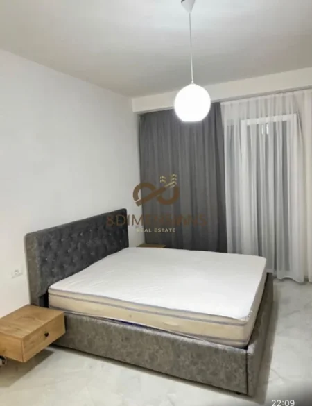 Tirane, jepet me qera apartament 2+1+Ballkon Kati 8, 130 m² 600 € (astir)