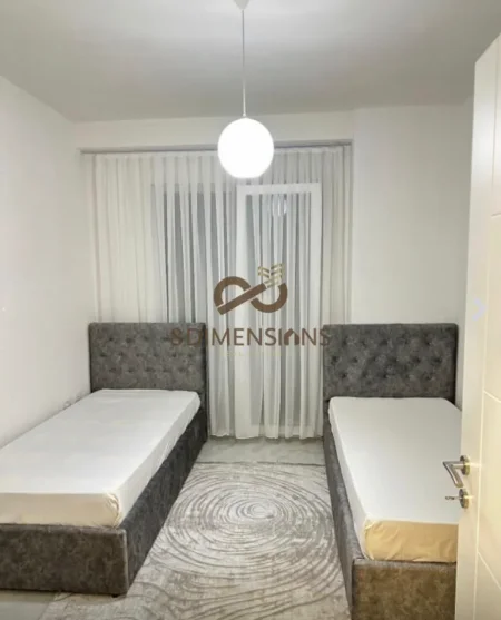 Tirane, jepet me qera apartament 2+1+Ballkon Kati 8, 130 m² 600 € (astir)