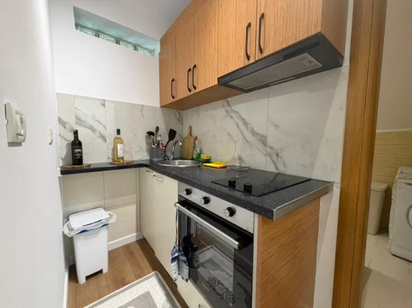 Tirane, jepet me qera apartament 1+1 Kati 1, 48 m² 530 € (21 Dhjetori)