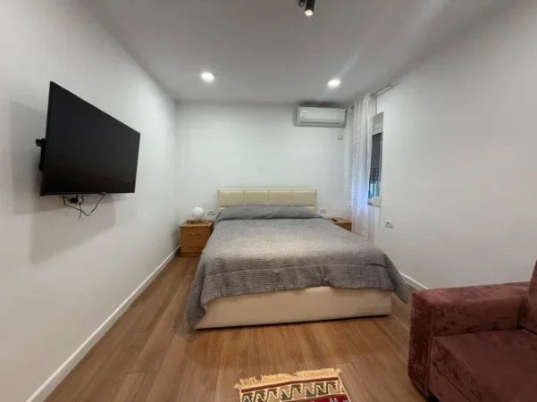 Tirane, jepet me qera apartament 1+1 Kati 1, 48 m² 530 € (21 Dhjetori)