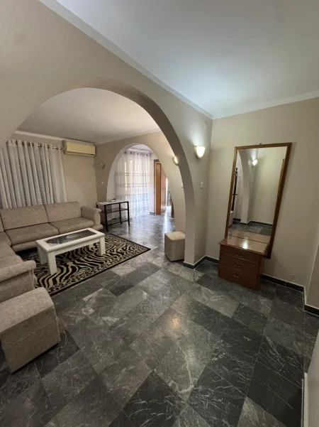 Tirane, jepet me qera apartament 2+1+Ballkon Kati 5, 85 m² 600 € 