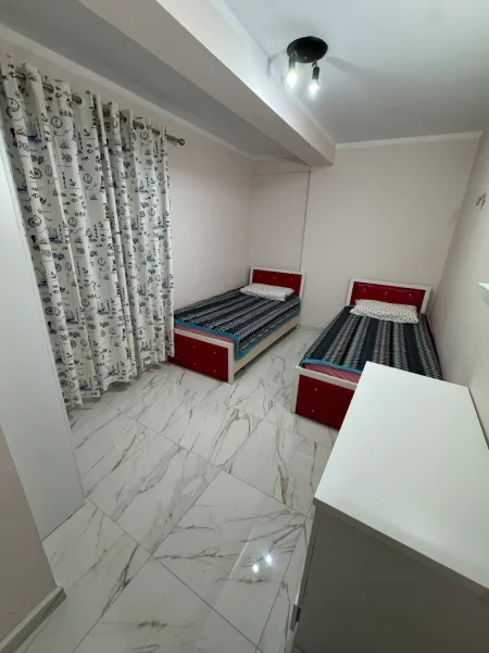 Tirane, jepet me qera apartament 2+1+Ballkon Kati 5, 85 m² 600 € 