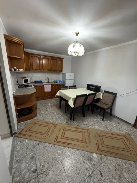 Tirane, jepet me qera apartament 2+1+Ballkon Kati 5, 85 m² 600 € 