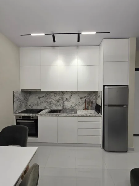 Tirane, jepet me qera apartament 1+1 Kati 5, 60 m² 400 € (UNIVERS CITY)