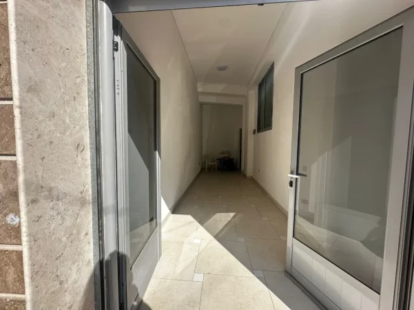 Vlore, shitet dyqan Kati 0, 30 m² 35.000 € (Rruga Mustafa Bello, Kali Trojes, Vlore)