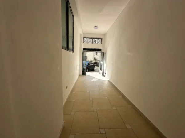 Vlore, shitet dyqan Kati 0, 30 m² 35.000 € (Rruga Mustafa Bello, Kali Trojes, Vlore)