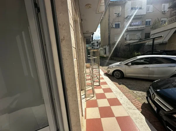 Vlore, shitet dyqan Kati 0, 30 m² 35.000 € (Rruga Mustafa Bello, Kali Trojes, Vlore)