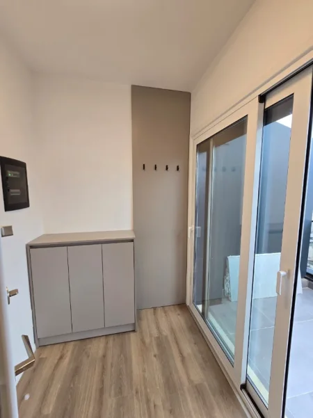 Tirane, jepet me qera apartament 2+1 Kati 8, 150 m² 1.200 € 