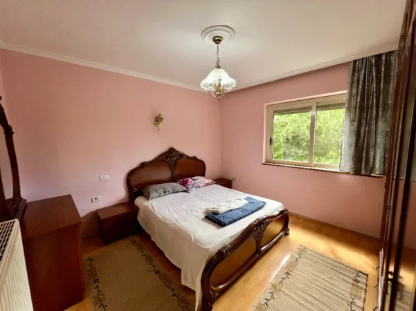 Tirane, jepet me qera 2+1+Ballkon Kati 4, 85 m² 700 € (Pazari i ri)