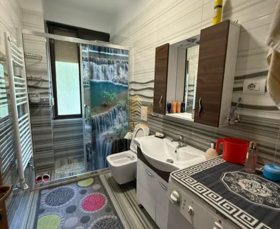Tirane, jepet me qera apartament 2+1+Ballkon Kati 2, 70 m² 700 € (Vasil Shanto)