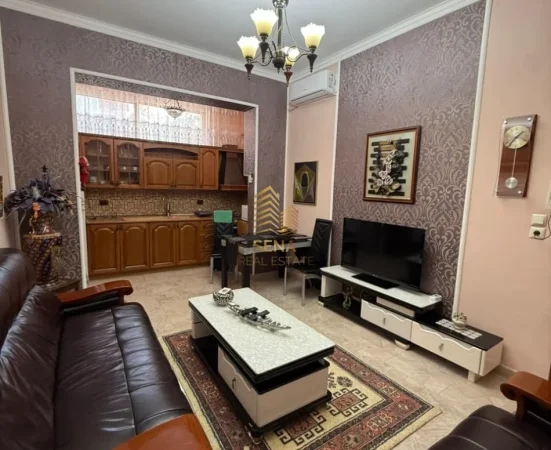 Tirane, jepet me qera apartament 2+1+Ballkon Kati 2, 70 m² 700 € (Vasil Shanto)