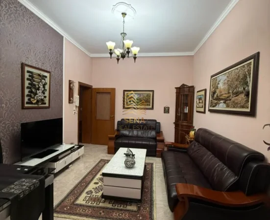 Tirane, jepet me qera apartament 2+1+Ballkon Kati 2, 70 m² 700 € (Vasil Shanto)