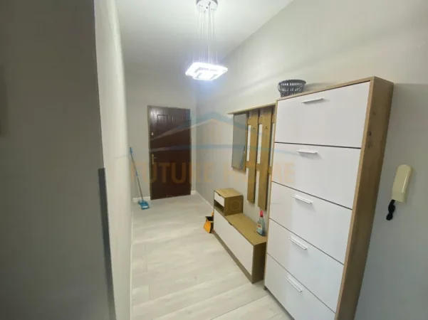 Tirane, jepet me qera apartament 2+1+Ballkon Kati 7, 80 m² 580 € (Brryli)