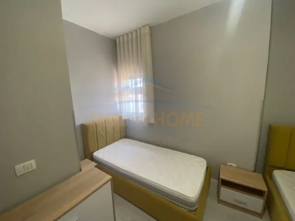Tirane, jepet me qera apartament 2+1+Ballkon Kati 7, 80 m² 580 € (Brryli)