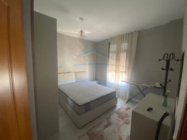 Tirane, jepet me qera apartament 2+1+Ballkon Kati 7, 80 m² 580 € (Brryli)